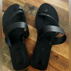 Black Toe Ring Sandals Sz 6.5